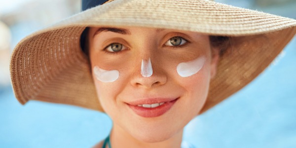¿Por qué deberías usar protector solar facial durante todo el año?